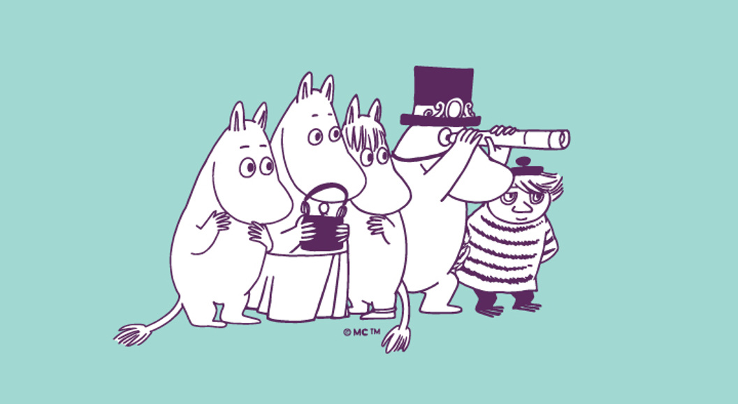 Teikning av Mummitrollet-figurar som ser gjennom ein kikkert, blant anna ein figur med hatt og ein i stripete genser. Figuren står på ein turkis bakgrunn